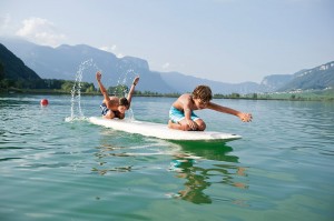 Badespaß am Kalterer See