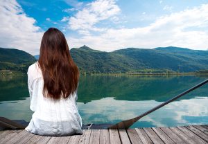 Privatsteg und Strand am Kalterer See