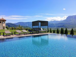 Infinity Pool Gutshof Rellich Tramin