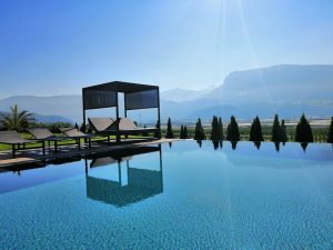 Infinity Pool Gutshof Rellich Tramin