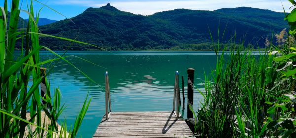 Privatsteg am Kalterer See