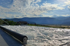 Outdoor-whirlpool-massage
